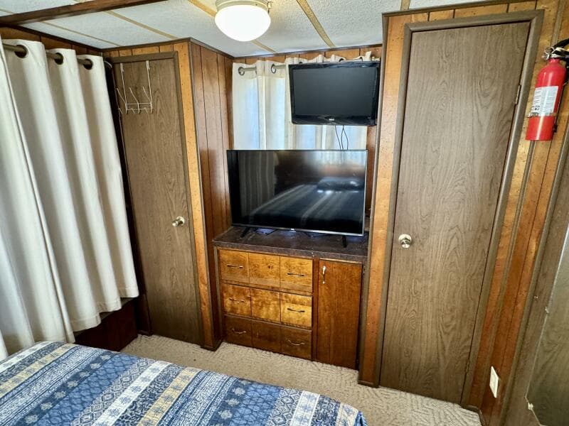 1977 Sumerset 14 x 58 Aluminum Hull Houseboat with Catwalks