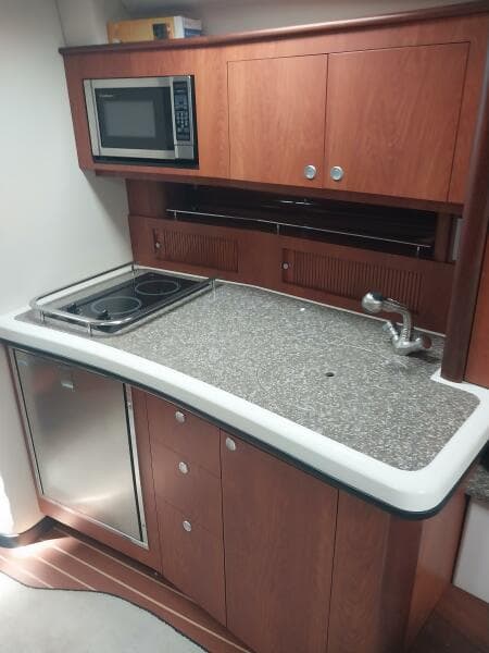 2011 Monterey 340 Sport Yacht