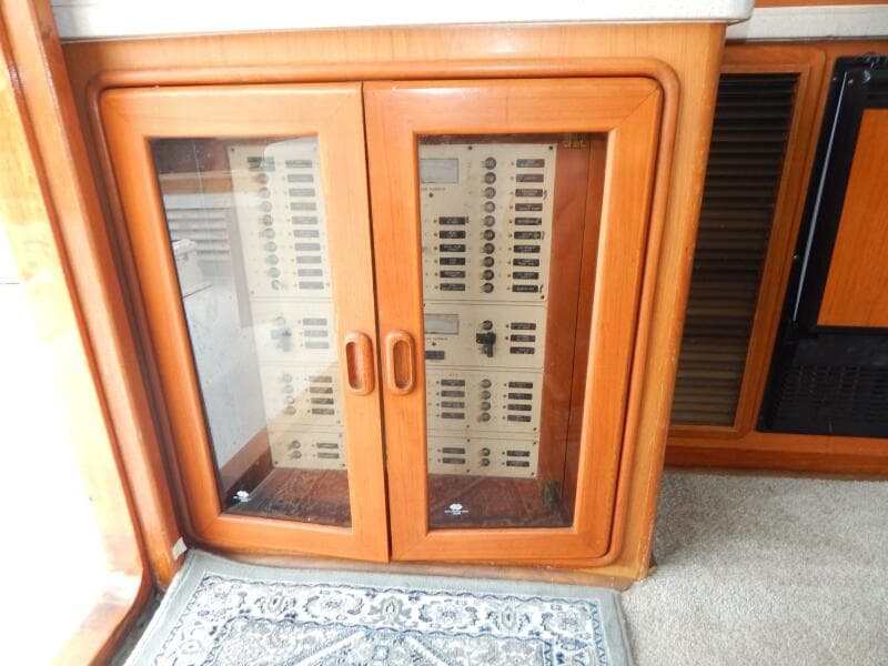 1996 Egg Harbor by Cayman