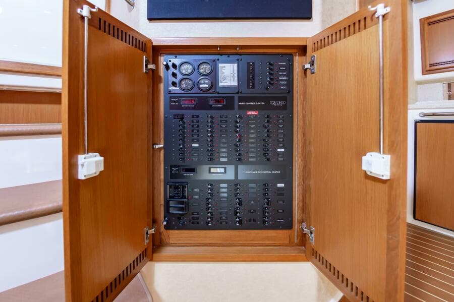 2008 Cabo 40 Express