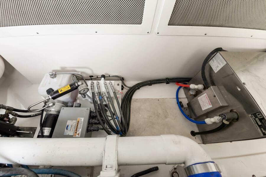 2008 Cabo 40 Express