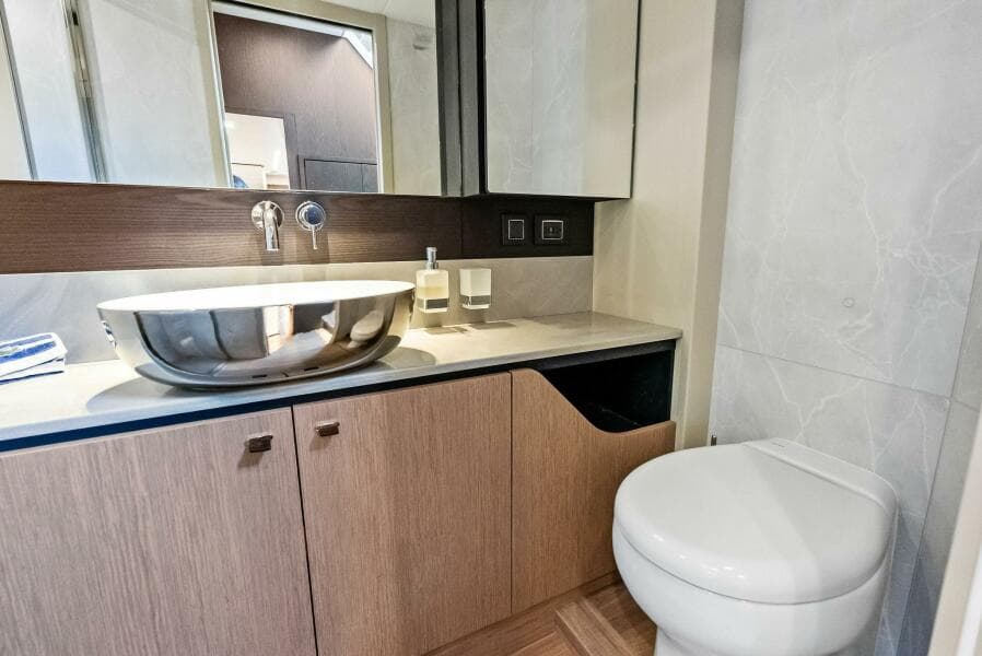 2023 Absolute 52 Fly