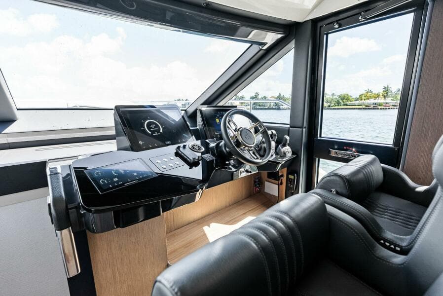 2023 Absolute 52 Fly