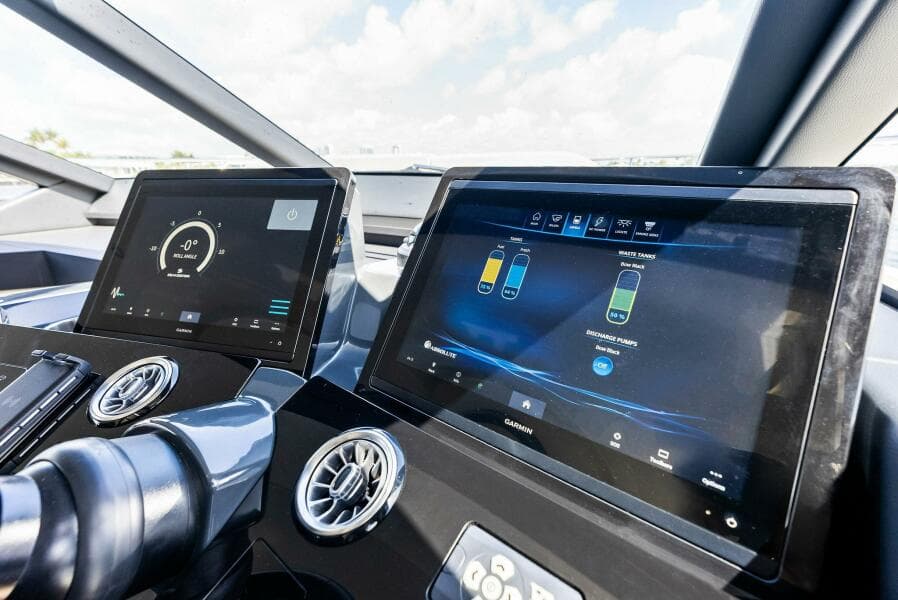 2023 Absolute 52 Fly