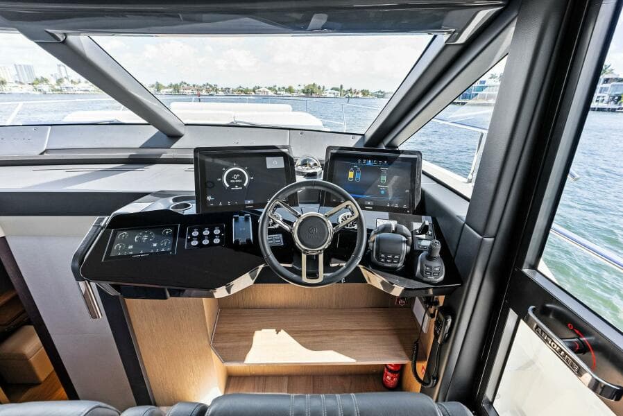 2023 Absolute 52 Fly