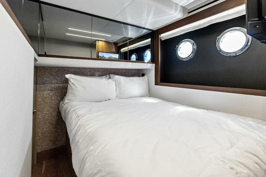 2023 Absolute 52 Fly