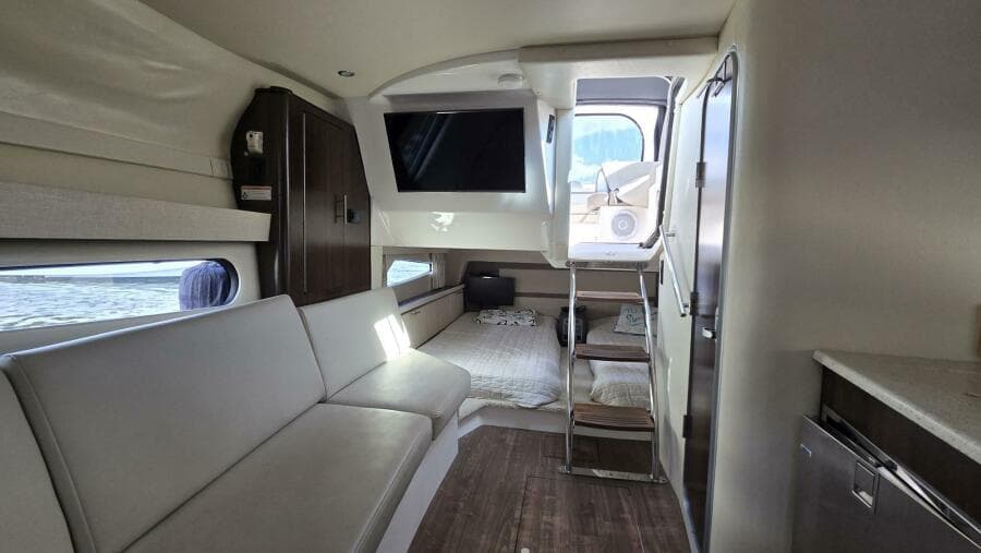 2017 Regal 32 Express