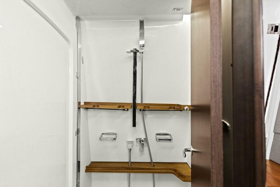 Grady White - Shower