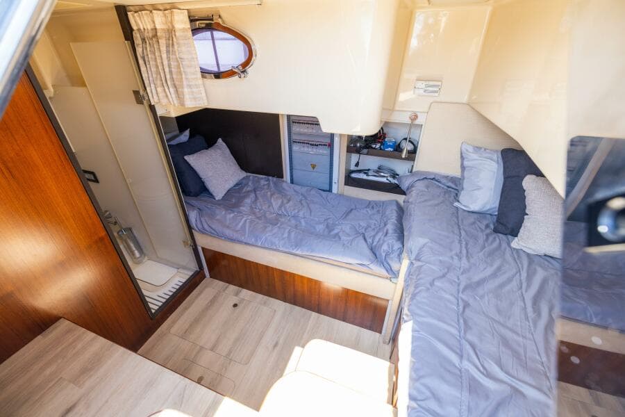 Azimut 64 A/Sea - Interior Crew Stateroom