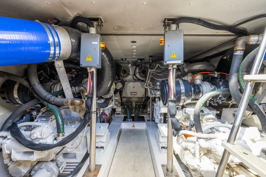Azimut 64 A/Sea - Engine Room