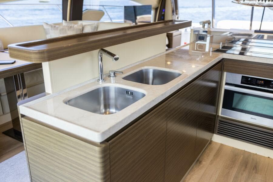 Azimut 64 A/Sea - Interior Galley