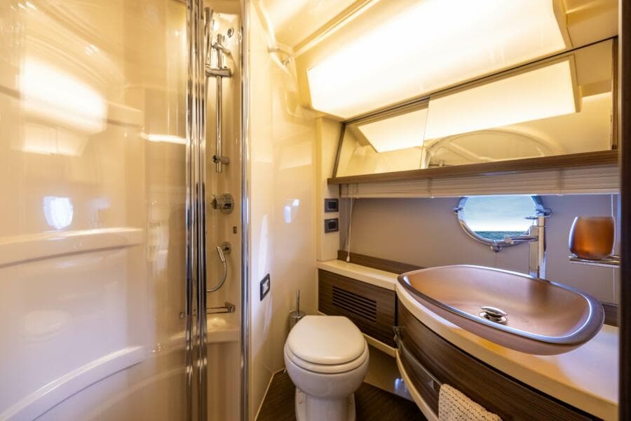 Azimut 64 A/Sea - Interior Guest Stateroom Head