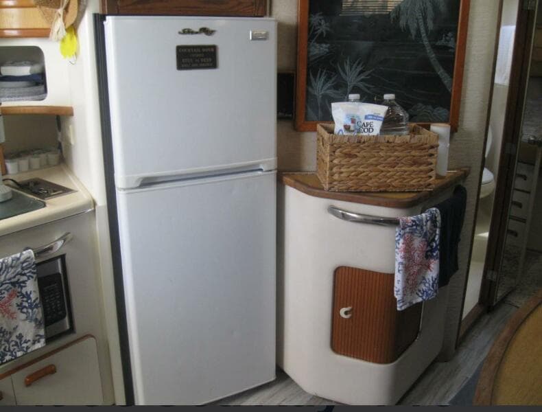 Interior of 1993 Sea Ray 440 Sundancer yacht with kitchen amenities and decor.