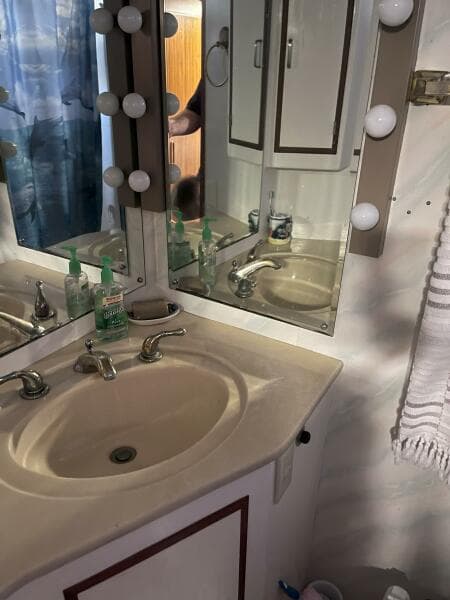 1990 Jefferson 43 Sundeck