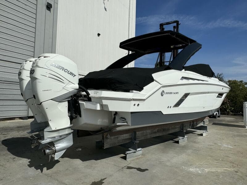 2019 Cruisers Yachts 338