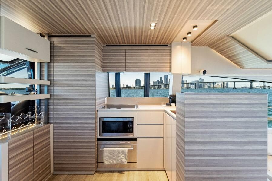 2023 Ferretti Yachts 670