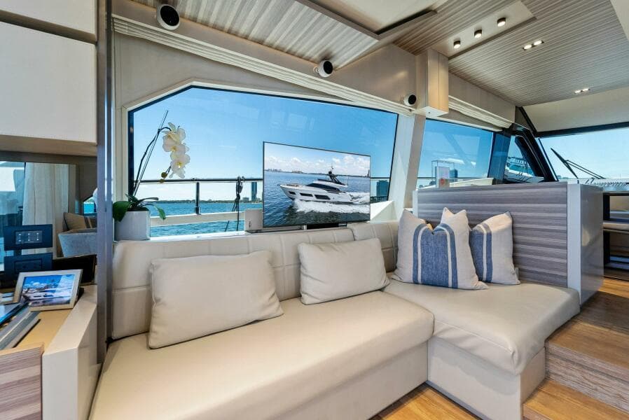 2023 Ferretti Yachts 670