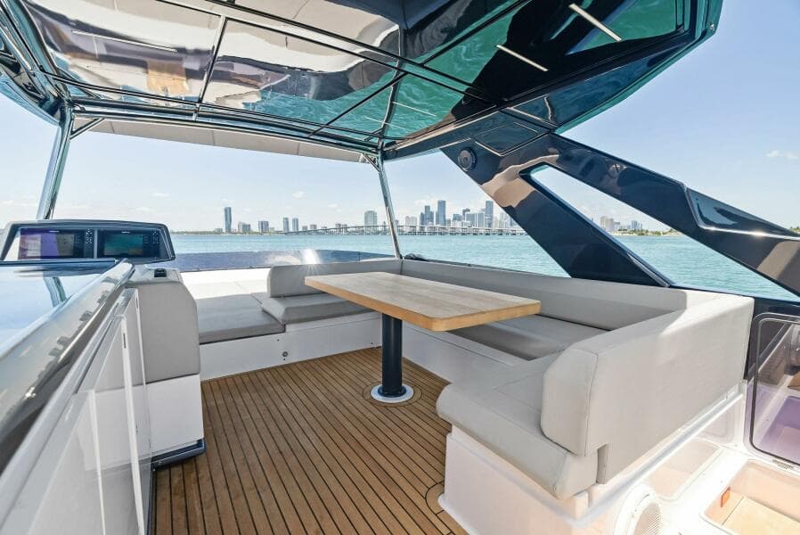 2023 Ferretti Yachts 670