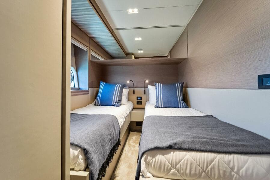 2023 Ferretti Yachts 670