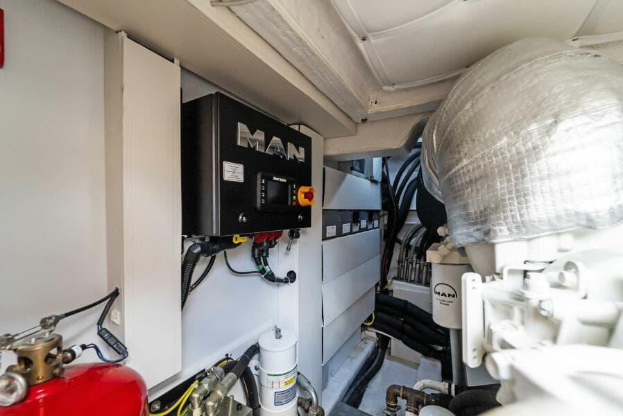 2023 Ferretti Yachts 670