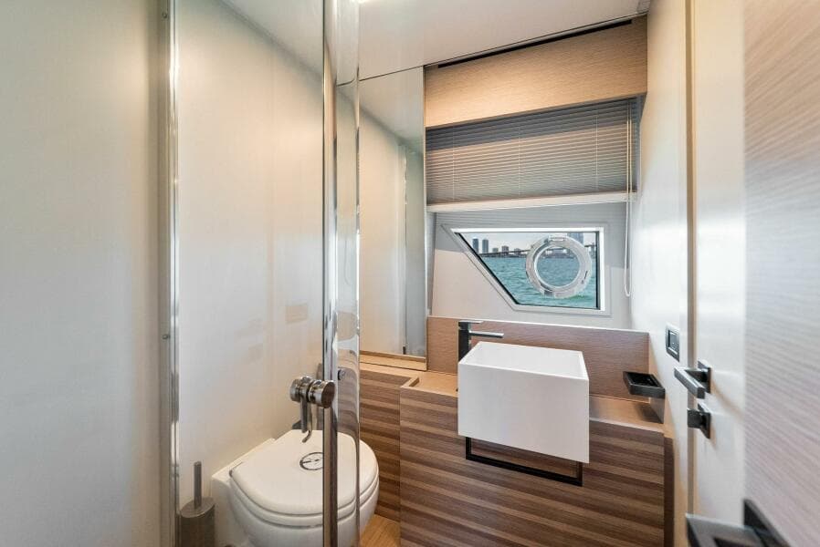 2023 Ferretti Yachts 670