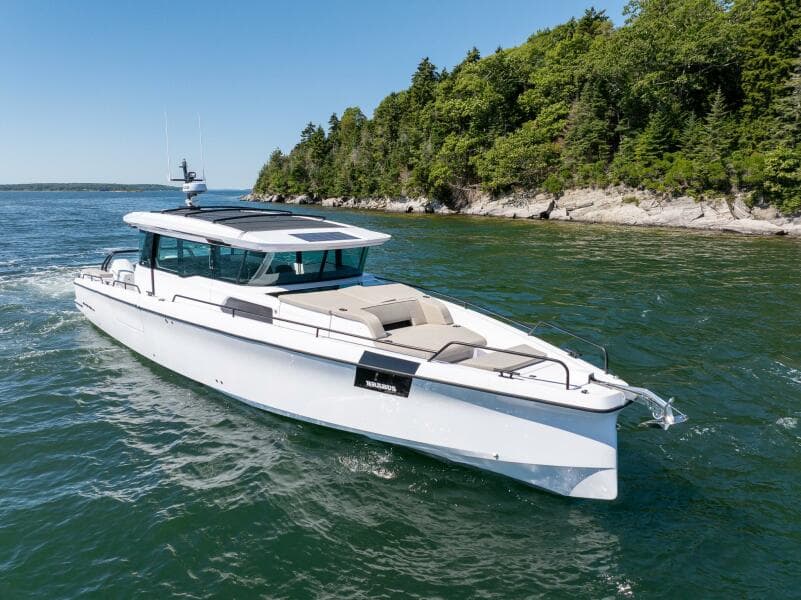 2025 Axopar Cross Cabin