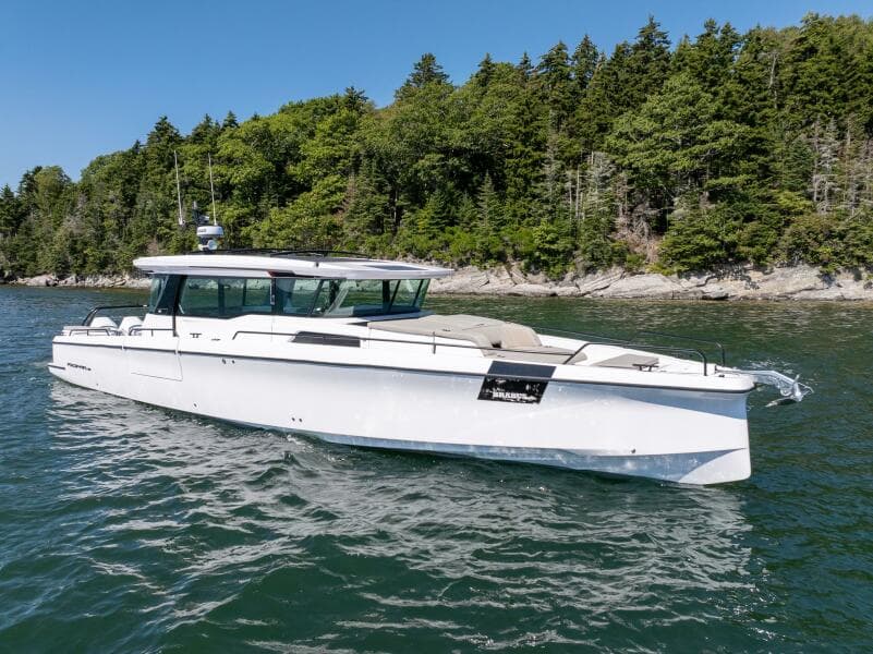 2025 Axopar Cross Cabin