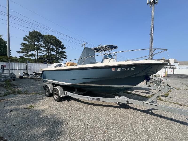 2004 Boston Whaler 210 Outrage