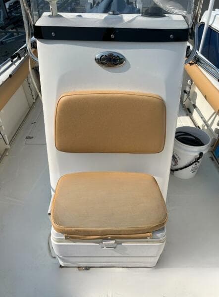 2004 Boston Whaler 210 Outrage