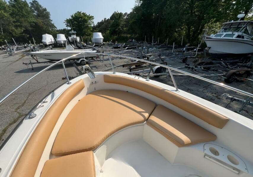 2004 Boston Whaler 210 Outrage