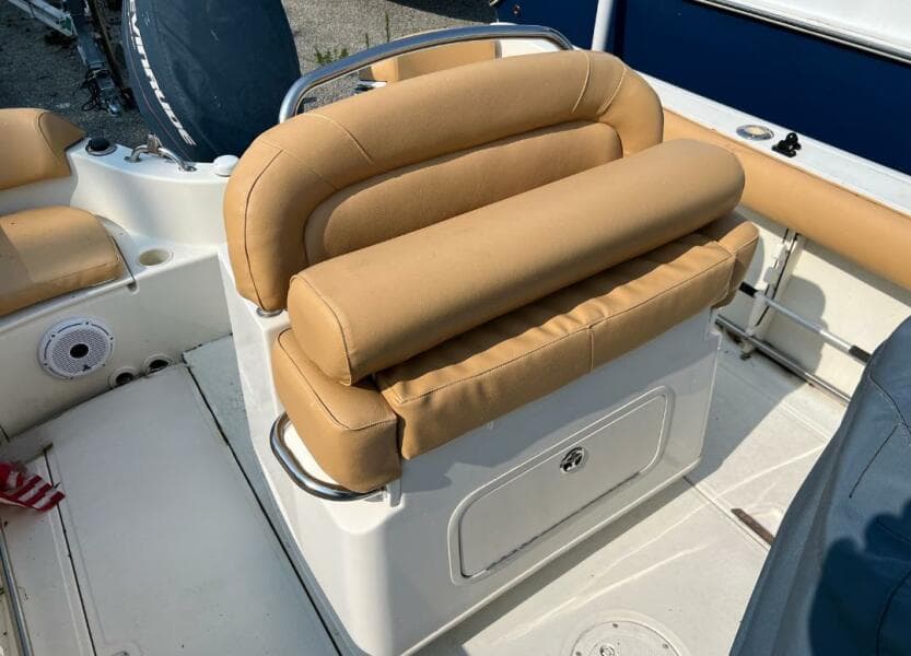 2004 Boston Whaler 210 Outrage