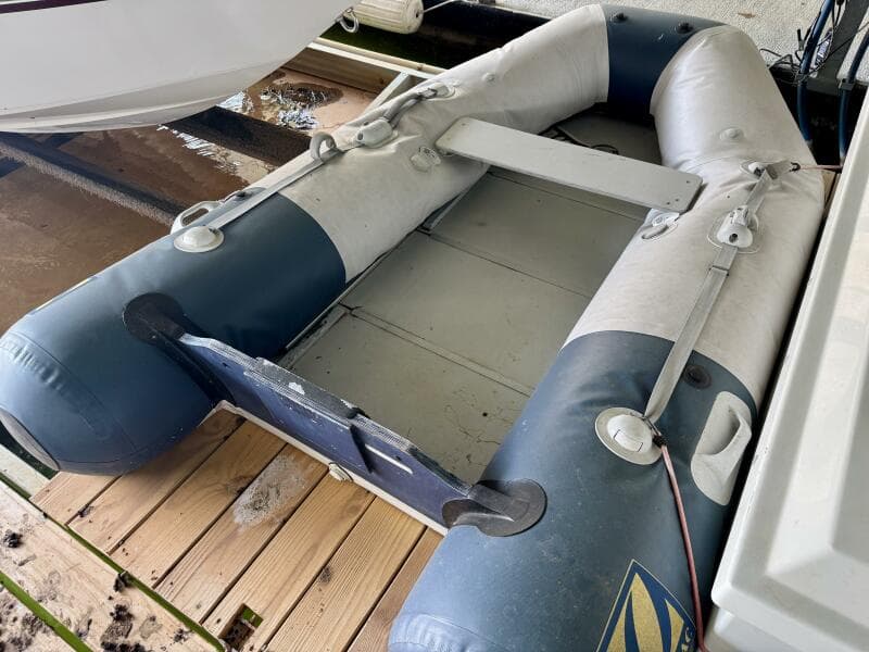 1994 Chaparral Signature 27 Cabin Cruiser