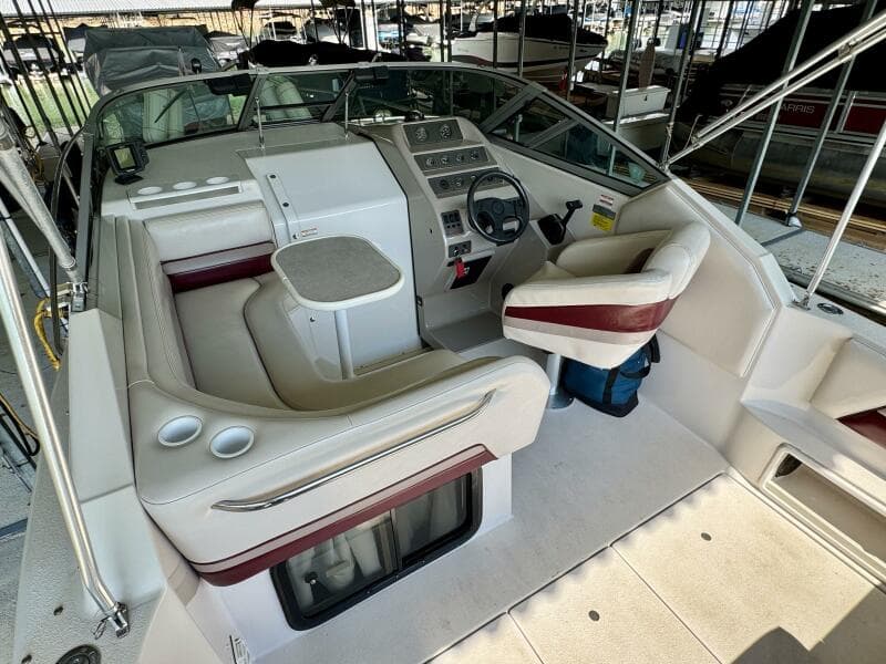 1994 Chaparral Signature 27 Cabin Cruiser