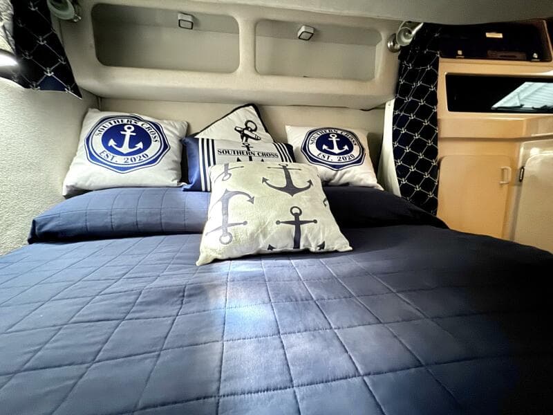 1994 Chaparral Signature 27 Cabin Cruiser