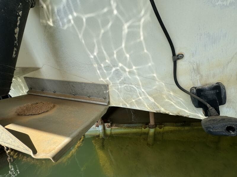 1994 Chaparral Signature 27 Cabin Cruiser