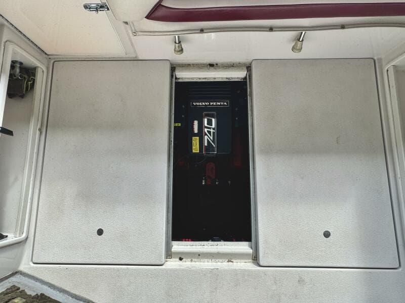 1994 Chaparral Signature 27 Cabin Cruiser