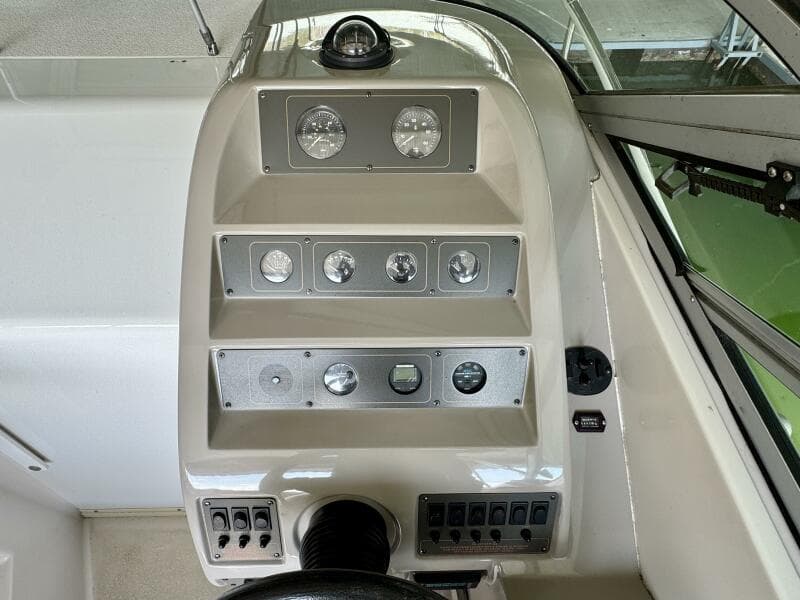 1994 Chaparral Signature 27 Cabin Cruiser