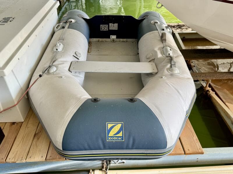 1994 Chaparral Signature 27 Cabin Cruiser