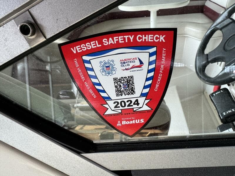 1994 Chaparral Signature 27 Cabin Cruiser