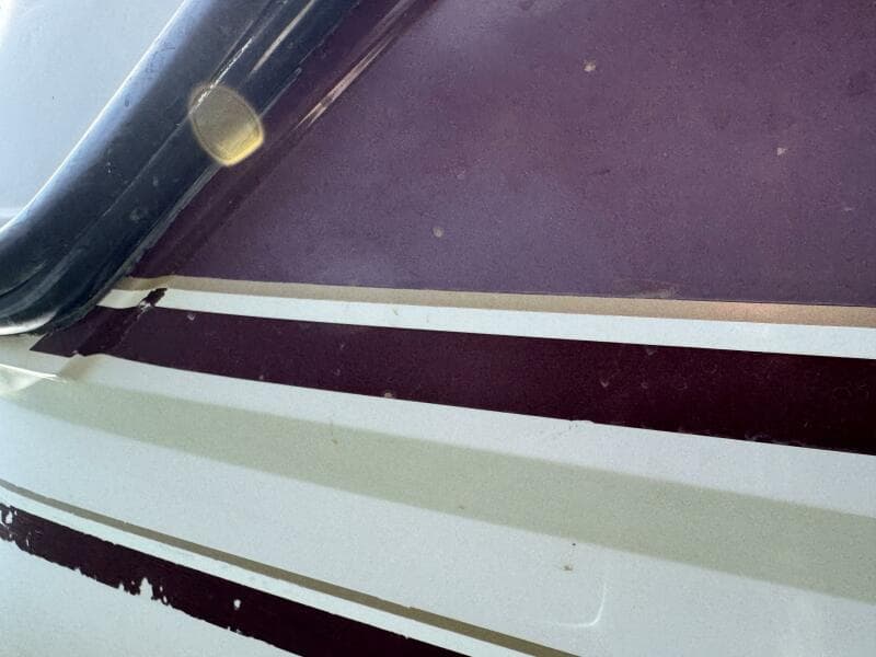 1994 Chaparral Signature 27 Cabin Cruiser