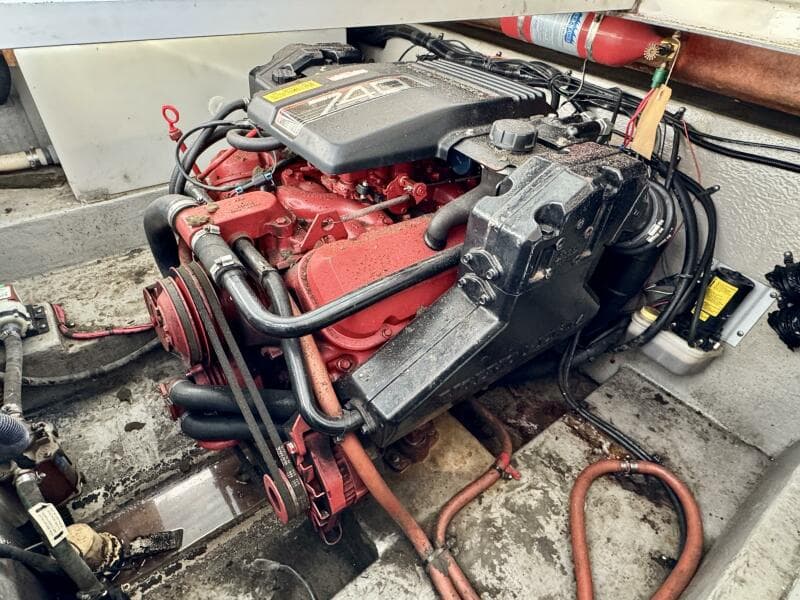 1994 Chaparral Signature 27 Cabin Cruiser