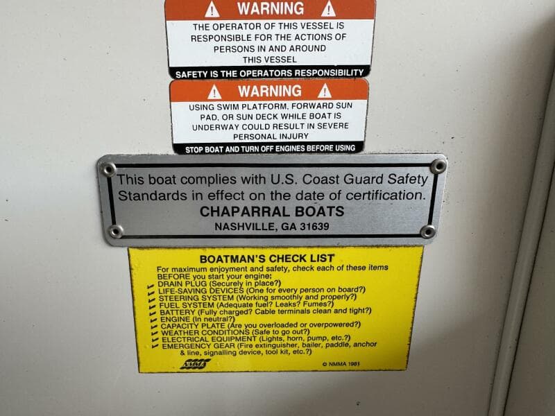 1994 Chaparral Signature 27 Cabin Cruiser