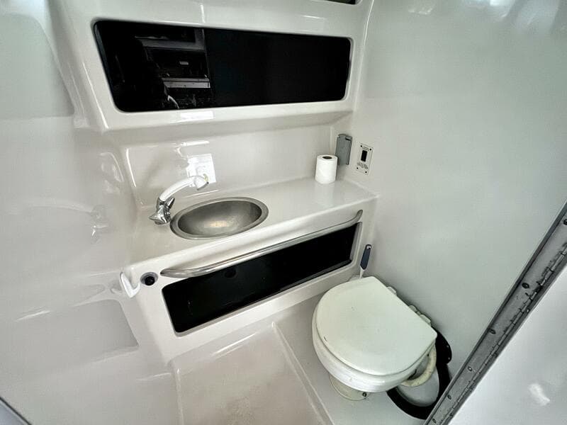 1994 Chaparral Signature 27 Cabin Cruiser