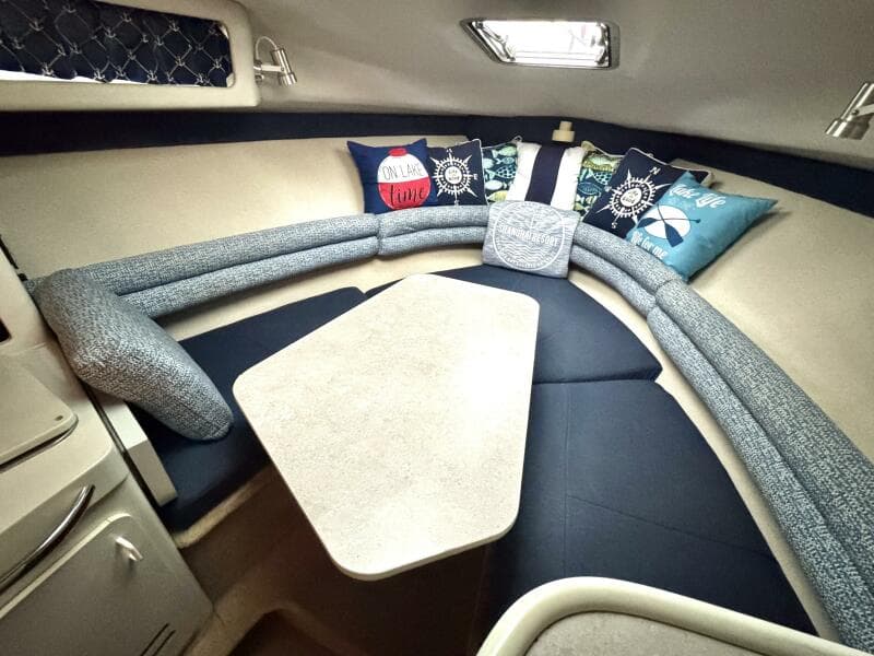 1994 Chaparral Signature 27 Cabin Cruiser