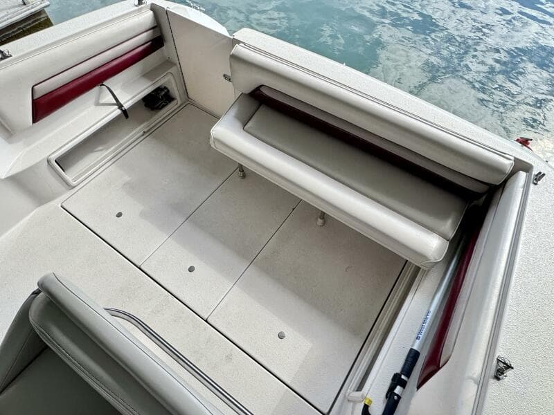 1994 Chaparral Signature 27 Cabin Cruiser