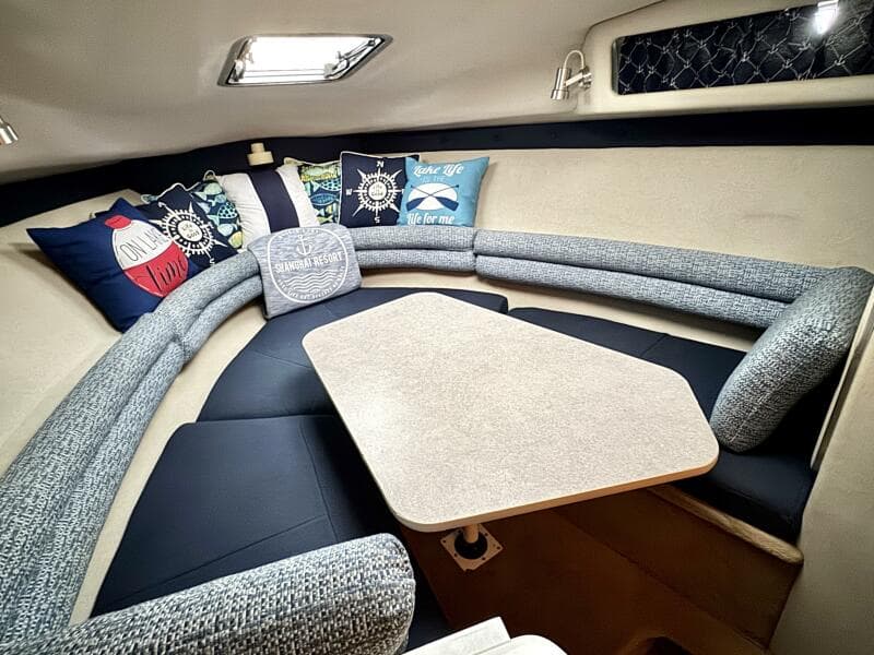 1994 Chaparral Signature 27 Cabin Cruiser