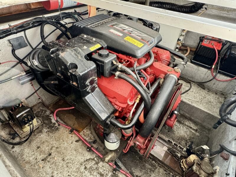 1994 Chaparral Signature 27 Cabin Cruiser