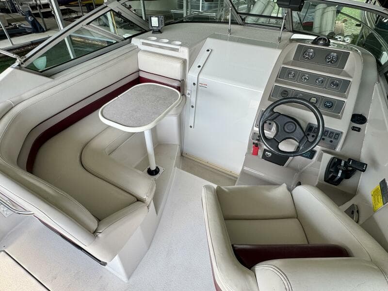 1994 Chaparral Signature 27 Cabin Cruiser