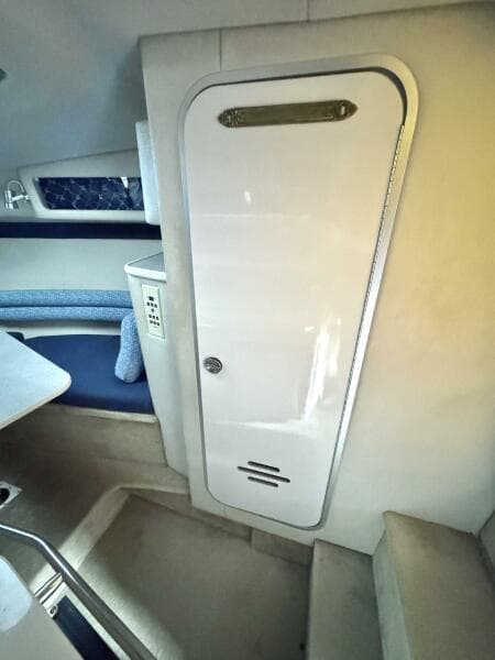 1994 Chaparral Signature 27 Cabin Cruiser