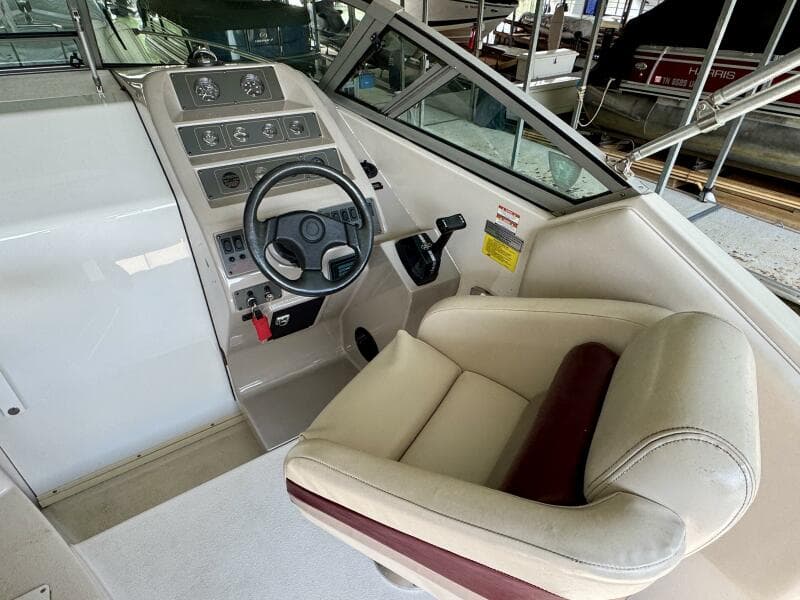 1994 Chaparral Signature 27 Cabin Cruiser